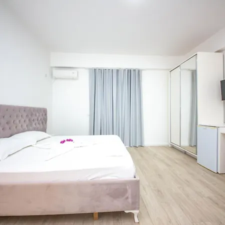 Szálloda 2e & Ksamil