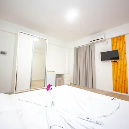Hotel 2e & Ksamil