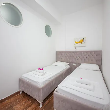 Hotel 2e & Ksamil