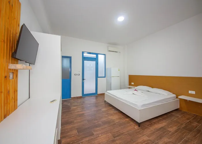 Szálloda 2e & Ksamil