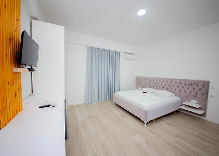 2e & Szálloda Ksamil