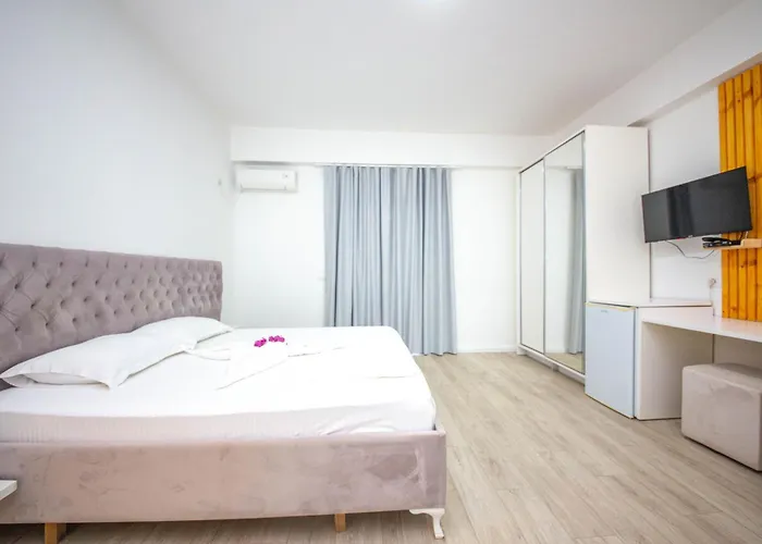 Szálloda 2e & Ksamil