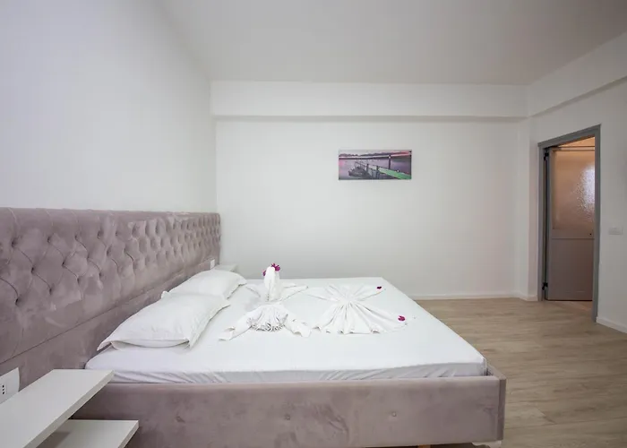 Szálloda 2e & Ksamil