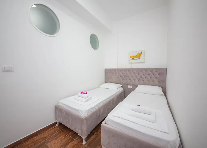 Szálloda 2e & Ksamil